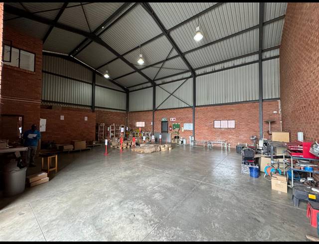 277M² WAREHOUSE SOLD IN STORMILL